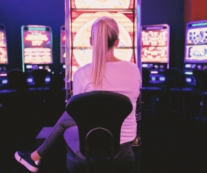 Kā saglabāt kontroli interaktīvo azartspēļu izklaides laikā